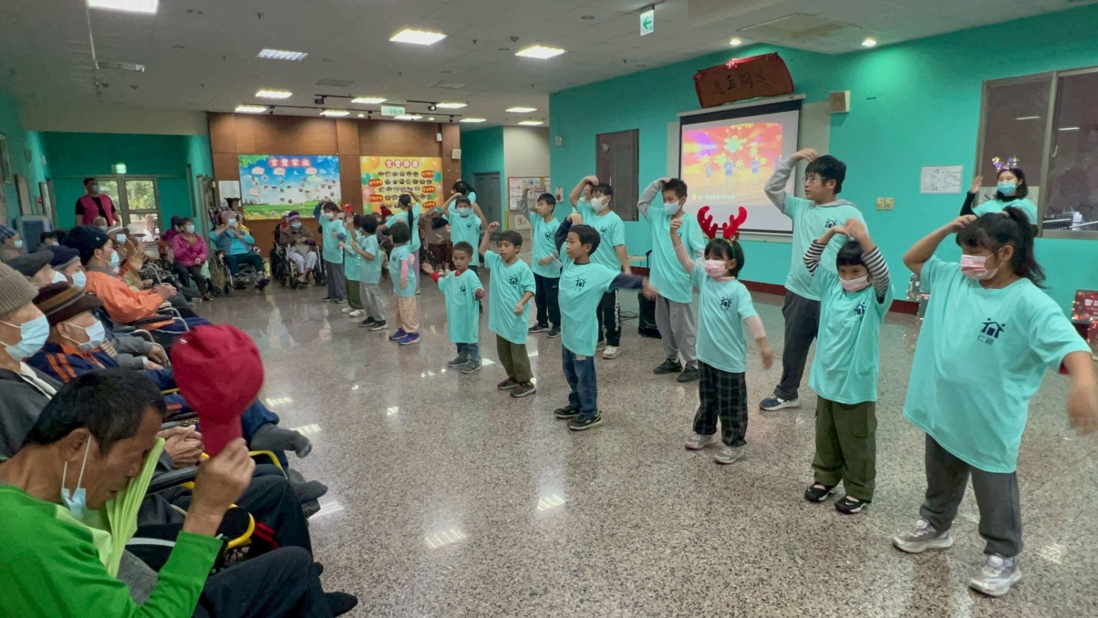 1141213報佳音關懷活動