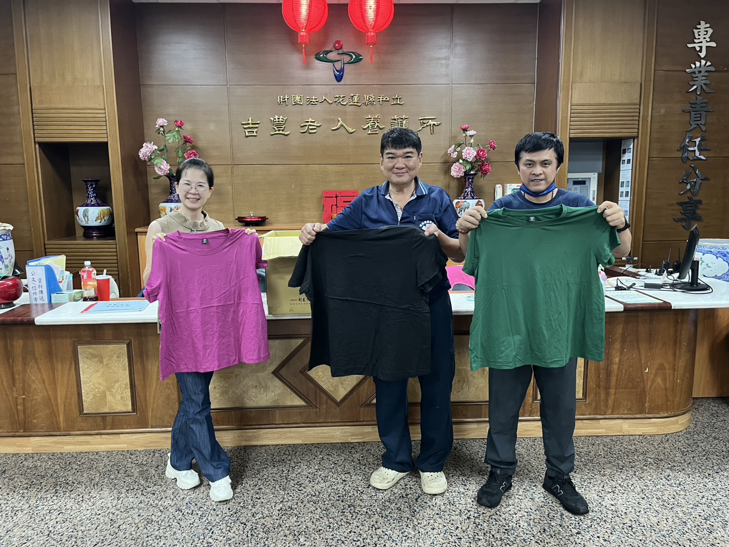 1150611松成號捐贈衣服一批