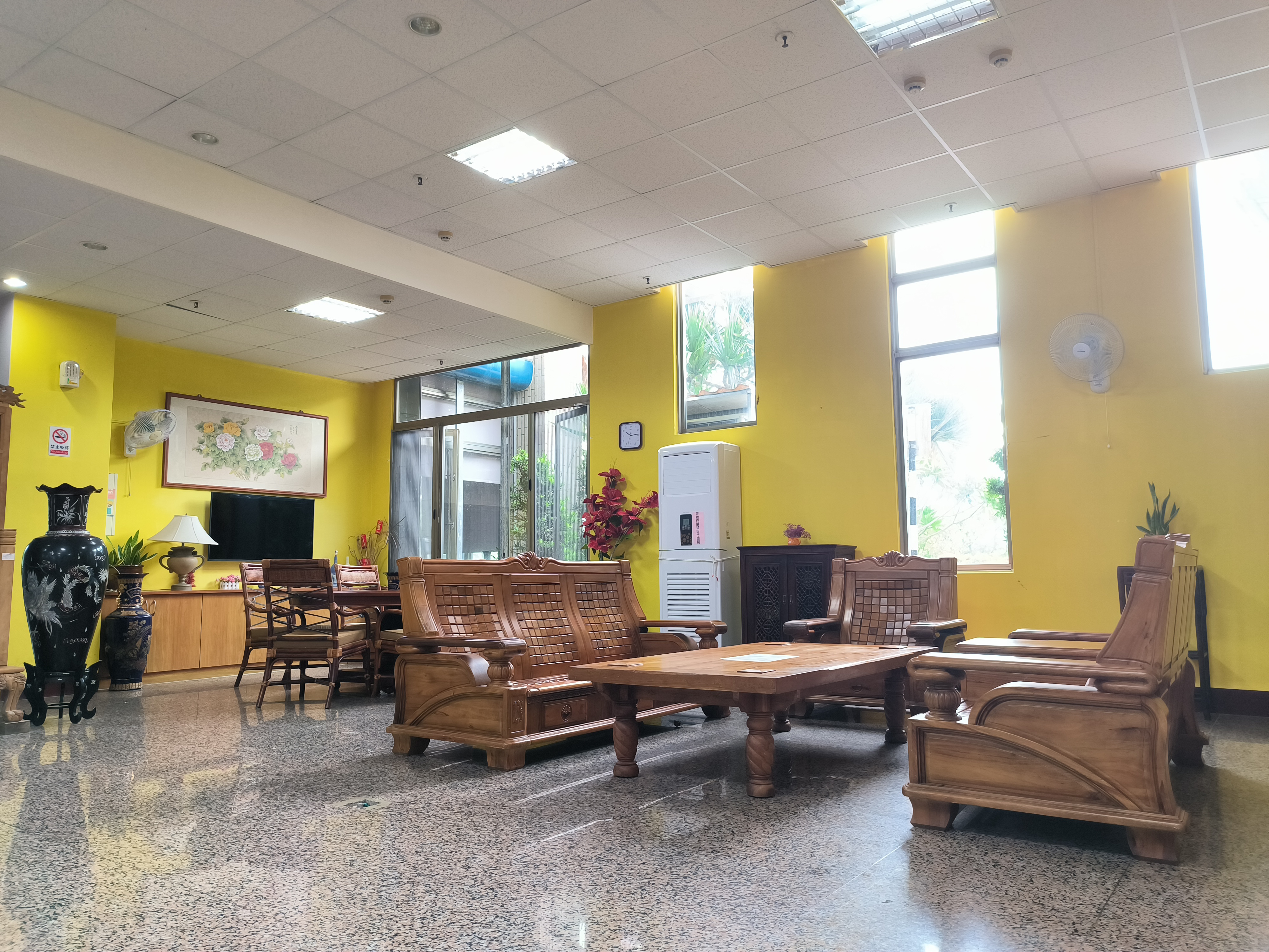 左側-共享休憩交流空間